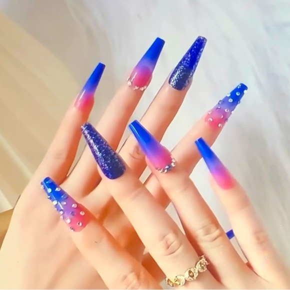 🍒🍒 Blue Tips Press On Nails - Picture 1 of 7